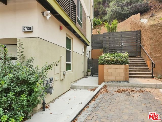 Image 3 for 6760 Gill Way, Los Angeles, CA 90068