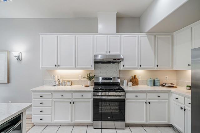 168 Shadowhill Cir, San Ramon CA: https://media.crmls.org/mediaz/31b6dcba-aef7-41f6-aca5-992e9a01f0a7.jpg