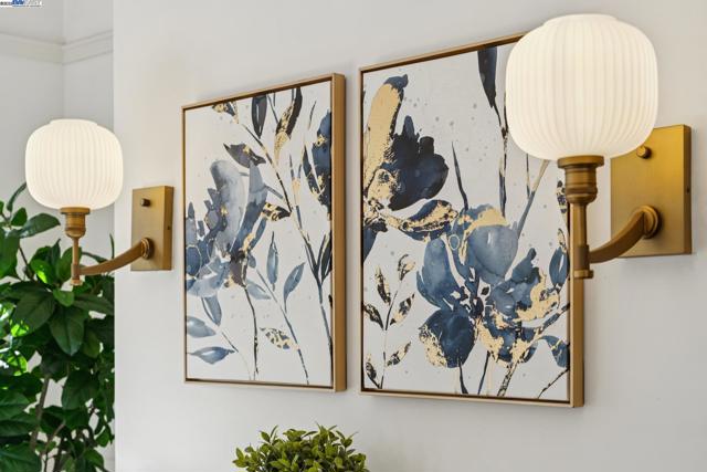 2120 Encinal Ave, Alameda CA: https://media.crmls.org/mediaz/31b80320-d282-419b-b826-b9fd5ae6eba1.jpg