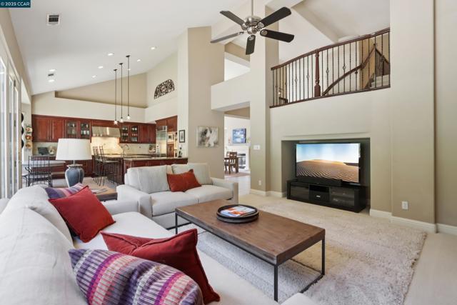 132 Victoria Pl, Danville CA: https://media.crmls.org/mediaz/31b848ec-5877-43c3-844e-e49f4c6d09b7.jpg