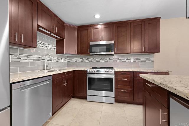 Detail Gallery Image 11 of 38 For 1640 Maple Dr #32,  Chula Vista,  CA 91911 - 3 Beds | 2 Baths