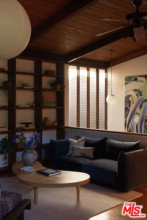 10412 Hebron Lane, Los Angeles CA: https://media.crmls.org/mediaz/31b8a702-c9da-4622-914a-f23f7a451d17.jpg