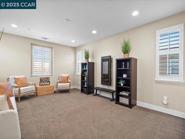 1927 Vintage Cir, Brentwood CA: https://media.crmls.org/mediaz/31b91c62-3600-4edf-812a-d712821d40e9.jpg