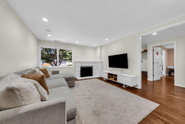 1024 Berkeley Avenue, Menlo Park CA: https://media.crmls.org/mediaz/31b9284a-d4fb-466c-b73d-807652738072.jpg