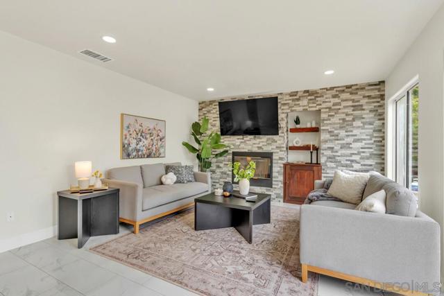 53 Avenida Descanso, Oceanside CA: https://media.crmls.org/mediaz/31b955dc-7c9f-4274-9770-469c4b8db259.jpg