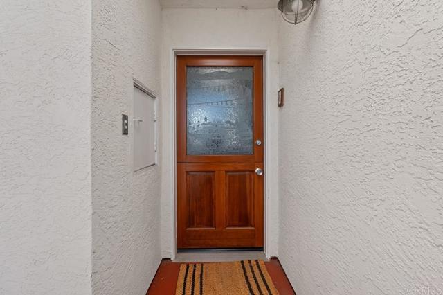 Detail Gallery Image 2 of 25 For 962 E Ave #C,  Coronado,  CA 92118 - 2 Beds | 2/1 Baths