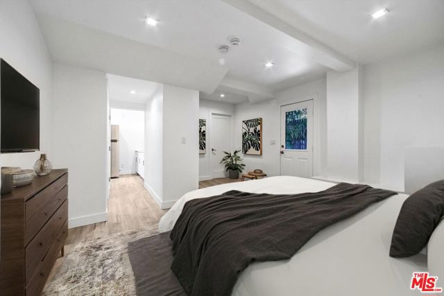 3236 Primera Avenue, Los Angeles CA: https://media.crmls.org/mediaz/31ba26a7-7654-4e8d-839d-339e565e971d.jpg