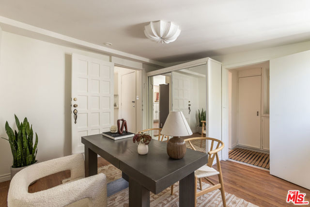 1945 Yosemite Drive, Los Angeles CA: https://media.crmls.org/mediaz/31ba49f2-bbe2-4982-aacc-a9891cc092a8.jpg