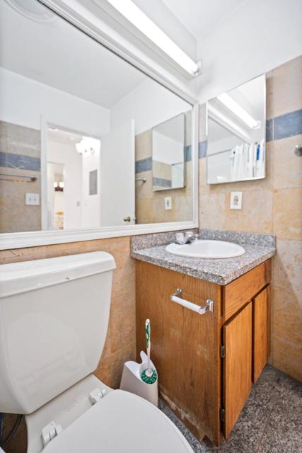 441 W Macarthur Boulevard, Oakland CA: https://media.crmls.org/mediaz/31bab1a0-144b-4959-a0b8-de6913fe6eb5.jpg