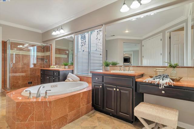1517 Rampart Way, Brentwood CA: https://media.crmls.org/mediaz/31bab209-0bd6-421e-83bd-caef9ada1e0c.jpg