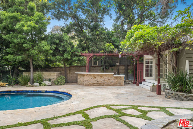 14235 Greenleaf Street, Sherman Oaks CA: https://media.crmls.org/mediaz/31bbde04-b1d2-4cda-8bac-d3a1c0713dea.jpg