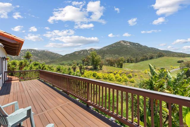 17156 Dos Hermanos, Poway CA: https://media.crmls.org/mediaz/31bbe66f-d10c-403c-beca-59edcded94f5.jpg