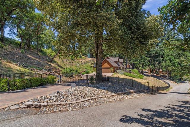 19960 Skyline Boulevard, Los Gatos CA: https://media.crmls.org/mediaz/31bc4efb-e1df-4a75-b24c-32c05da5af90.jpg