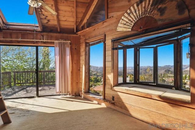 602 Starbright Ln, Alpine CA: https://media.crmls.org/mediaz/31bc7152-921a-4f5b-9b59-689c754c9c31.jpg