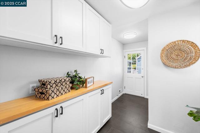 708 Pomona Ave, El Cerrito CA: https://media.crmls.org/mediaz/31bc8150-d5a9-4356-9445-70c0fbb5559d.jpg