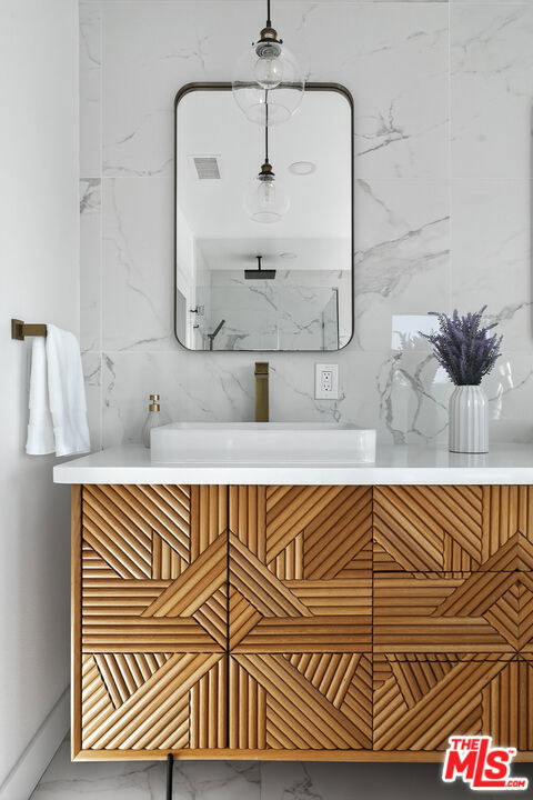 2603 Crestmoore Place, Los Angeles CA: https://media.crmls.org/mediaz/31bca349-c69e-4cc8-bb01-21dbcb1e13f7.jpg