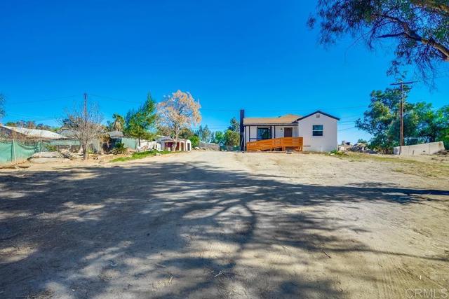 22776 Old Elsinore Road, Perris CA: https://media.crmls.org/mediaz/31bd3eb8-705e-4bec-818e-409255c02423.jpg