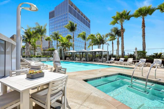 888 W E St, San Diego CA: https://media.crmls.org/mediaz/31bd8e4d-79c2-43bd-ae3f-46b1e4e71091.jpg