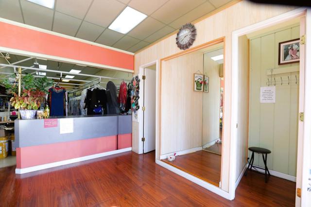 1659 1659 Branham Lane, San Jose CA: https://media.crmls.org/mediaz/31bd9643-46ad-4a08-9ff4-cb3a002931f8.jpg