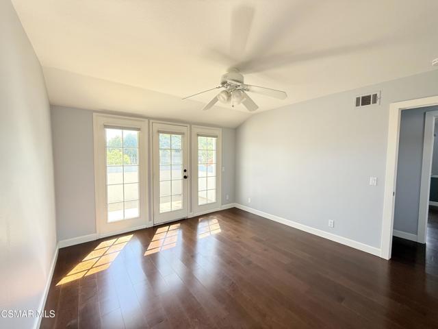 1061 Shoal Creek Court, Simi Valley CA: https://media.crmls.org/mediaz/31bf8623-5020-46bd-9ef7-f43942470bab.jpg