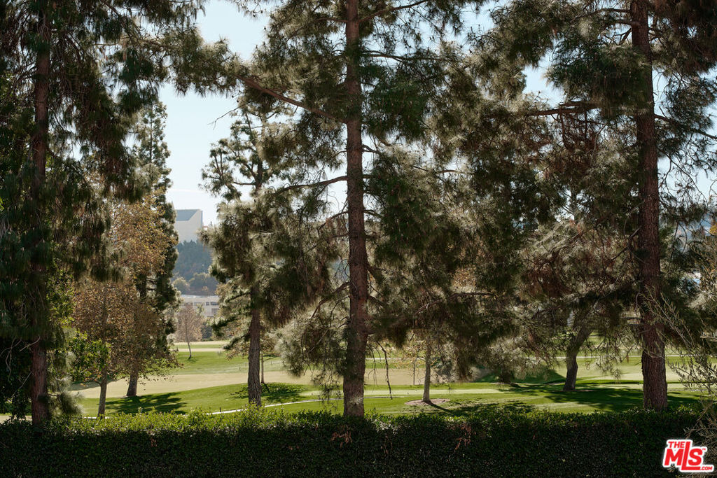 https://media.crmls.org/mediaz/31bfb6f4-2ad5-40a4-8a26-58d3e318b27e.jpg?preset=X-Large