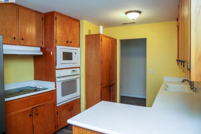 4295 N Archie Avenue, Fresno CA: https://media.crmls.org/mediaz/31bfd573-ab9d-4941-8f14-1a3efc45f7e3.jpg