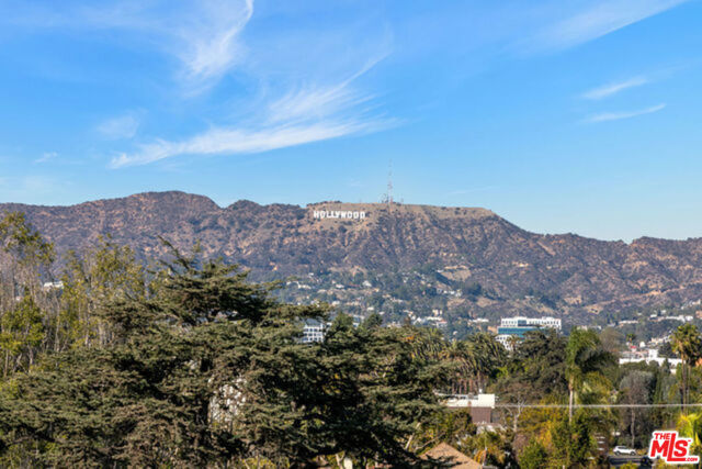 610 S Van Ness Avenue, Los Angeles CA: https://media.crmls.org/mediaz/31bfda27-8520-46f6-85f8-8a2c90494457.jpg