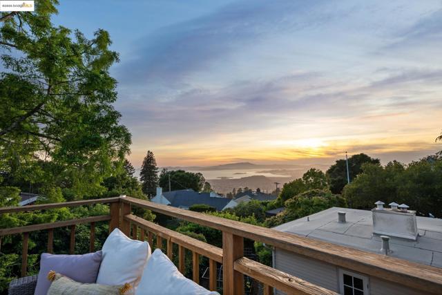 1310 Grizzly Peak Blvd, Berkeley CA: https://media.crmls.org/mediaz/31c0991d-dc6d-43b9-8f51-cbb7927e24c1.jpg