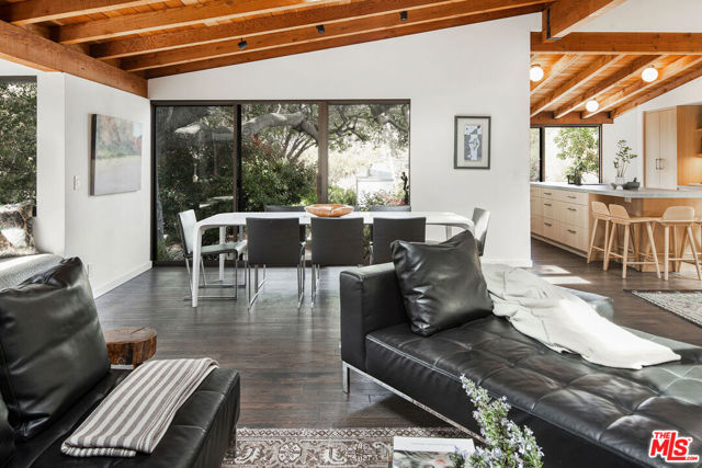 901 Crater Camp Drive, Calabasas CA: https://media.crmls.org/mediaz/31c15ec2-9903-4d34-9a1b-2472d4ec8e50.jpg