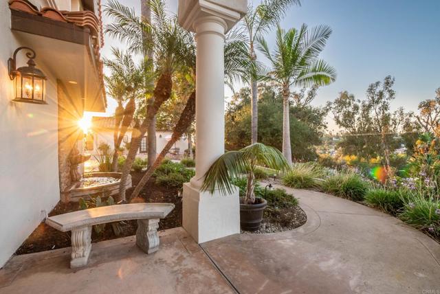 Detail Gallery Image 4 of 21 For 1210 Cypress Dr, Vista,  CA 92084 - 5 Beds | 4 Baths