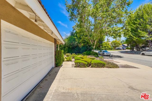 687 Mount Carmel Drive, Claremont CA: https://media.crmls.org/mediaz/31c1efb1-4a7a-4ffe-a6b8-57014750a734.jpg