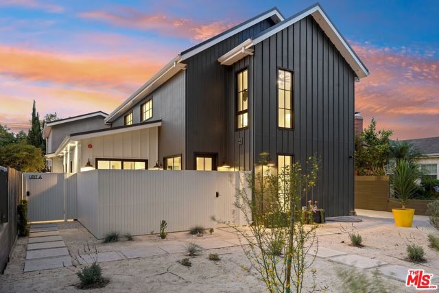 4034 Coolidge Avenue, Culver City CA: https://media.crmls.org/mediaz/31c1efca-b1f7-4f9c-916b-6f066278d5fc.jpg