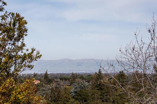 11569 Arroyo Oaks Drive, Los Altos Hills CA: https://media.crmls.org/mediaz/31c28b7c-2ebc-4854-a046-77348d6bec6a.jpg