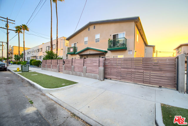 6831 6831 1/2 Hinds Avenue, North Hollywood CA: https://media.crmls.org/mediaz/31c3467d-0295-44a7-b398-bcabe436c5b8.jpg
