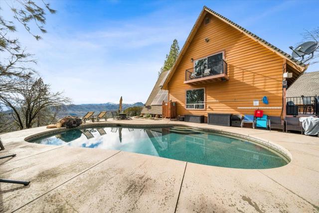 19754 Solus Campground Road, Lakehead CA: https://media.crmls.org/mediaz/31c35a40-f918-4ebf-8da5-8f7de3de8f0b.jpg