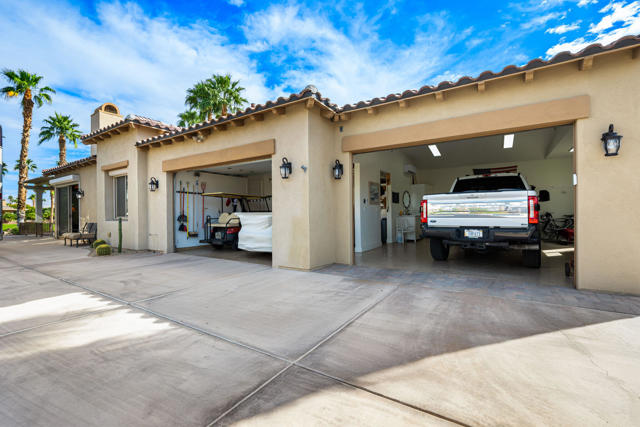 48170 Hjorth Street, Indio CA: https://media.crmls.org/mediaz/31c39174-56d8-423a-a43d-b3e9a41d3649.jpg