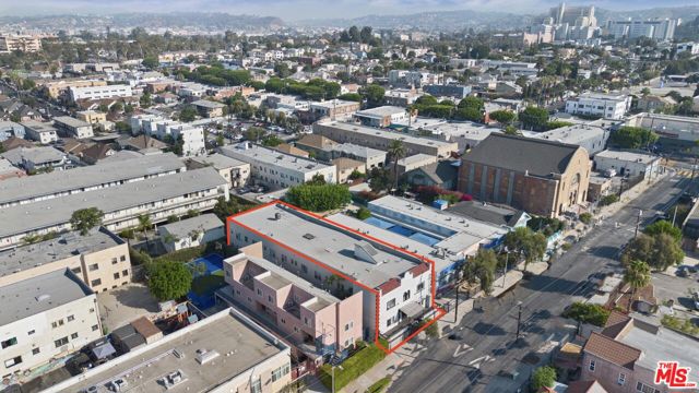 223 N Breed Street, Los Angeles CA: https://media.crmls.org/mediaz/31c3a0fa-bf6b-4ecf-be06-dbc28a62cbc7.jpg