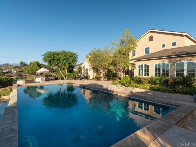 32110 Dos Ninas, Bonsall CA: https://media.crmls.org/mediaz/31c3a8b9-366c-4aa8-a7f9-0975dcaa7956.jpg