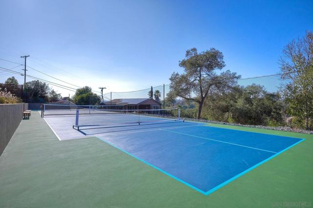 642 Ranchito Drive, Escondido CA: https://media.crmls.org/mediaz/31c4084e-ac01-43fa-b8a3-146277223d6f.jpg