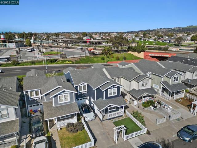 1627 Livingston Ln, Richmond CA: https://media.crmls.org/mediaz/31c42b99-3a01-4dd4-b0e5-9d87a1083b08.jpg