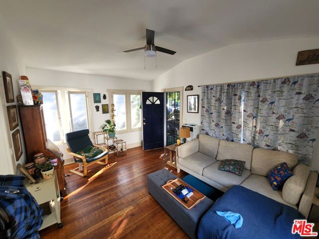 1118 Sanborn Avenue photo 22