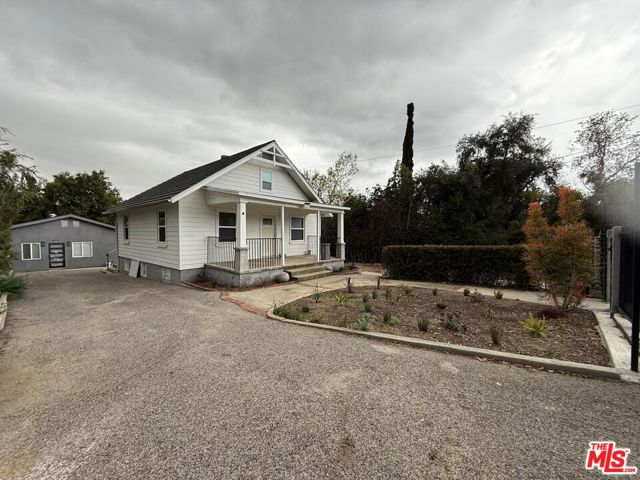 6520 Valmont Street, Tujunga CA: https://media.crmls.org/mediaz/31c4777b-c27d-4402-b3a7-e88e178466b8.jpg