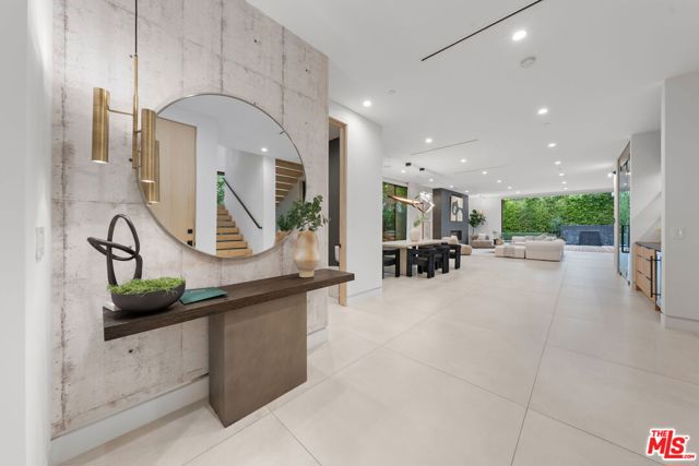 842 N Orange Grove Avenue, Los Angeles CA: https://media.crmls.org/mediaz/31c48bee-0ca7-453e-855c-06b8cba1e950.jpg