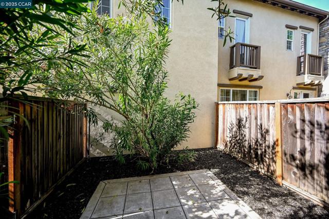 7774 Stoneleaf Rd, San Ramon CA: https://media.crmls.org/mediaz/31c4bc77-5cd0-460d-915b-cf6e293310ac.jpg