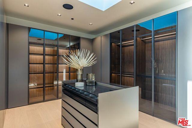 Image 14 of 41 For 6889 Dume Drive