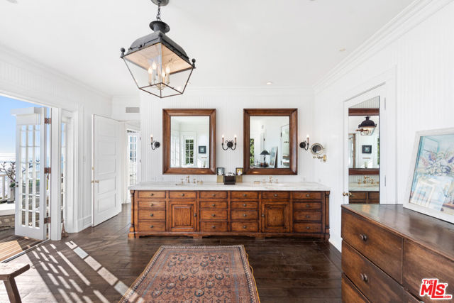 27540 Pacific Coast Highway, Malibu CA: https://media.crmls.org/mediaz/31c4e9a0-8681-4793-88e0-71c3c0d2722b.jpg