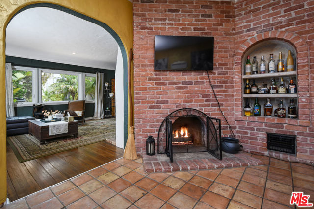 10344 Woodbridge Street, Toluca Lake CA: https://media.crmls.org/mediaz/31c52f17-a23f-4227-9a7d-5b278223d606.jpg