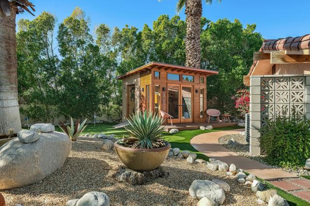 2525 N Farrell Drive, Palm Springs CA: https://media.crmls.org/mediaz/31c55052-d16c-4ca5-9763-f738233abd43.jpg