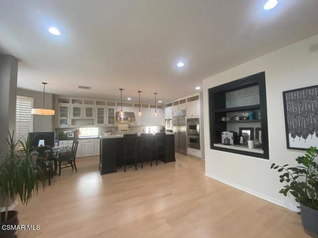 3082 Eaglewood Avenue, Thousand Oaks CA: https://media.crmls.org/mediaz/31c561d4-5dae-4baa-a935-7af311eb5fb5.jpg