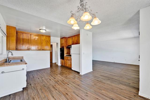 328 30 9th St, Del Mar CA: https://media.crmls.org/mediaz/31c56982-4d60-4ce6-b920-adeb1cd7f9bd.jpg